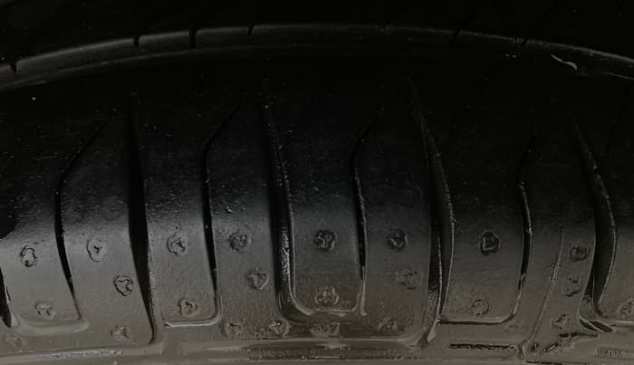 2015 Maruti Alto K10 VXI, Petrol, Manual, 34,701 km, Right Front Tyre Tread