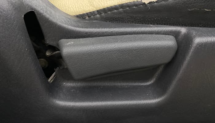 2015 Maruti Alto K10 VXI, Petrol, Manual, 34,701 km, Driver Side Adjustment Panel