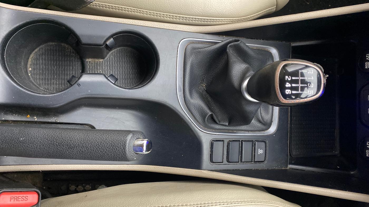 2018 Hyundai Tucson 2WD MT DIESEL, Diesel, Manual, 85,368 km, Gear Lever
