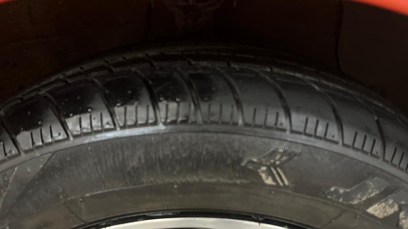 2017 Hyundai Grand i10 SPORTZ (O) AT 1.2 KAPPA VTVT, CNG, Automatic, 1,21,820 km, Right Front Tyre Tread
