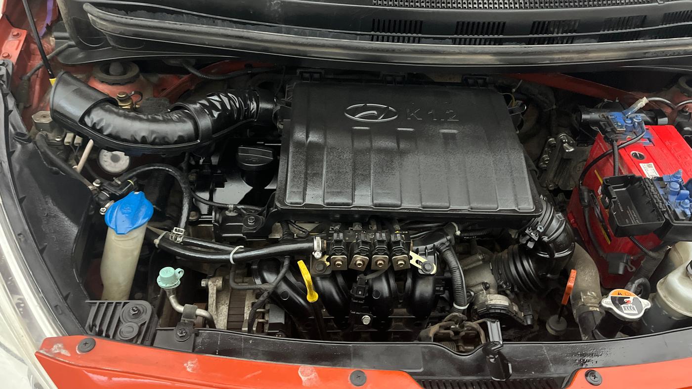 2017 Hyundai Grand i10 SPORTZ (O) AT 1.2 KAPPA VTVT, CNG, Automatic, 1,21,820 km, Engine View - Right