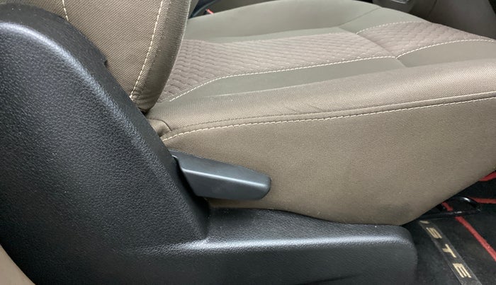 2017 Renault Duster RXZ 85 PS DIESEL, Diesel, Manual, 33,368 km, Driver Side Adjustment Panel