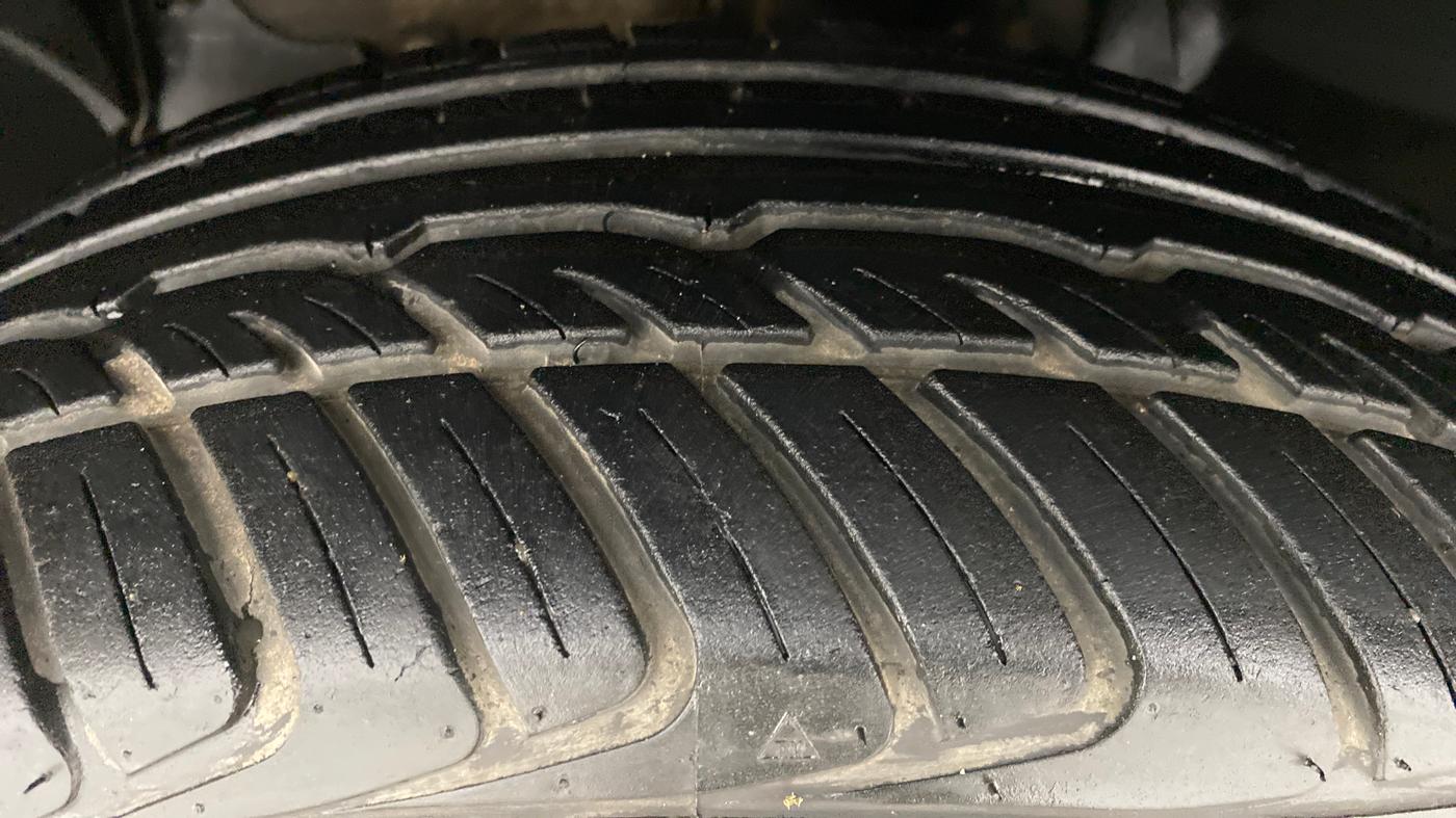 2017 Renault Duster RXZ 85 PS DIESEL, Diesel, Manual, 33,368 km, Left Front Tyre Tread