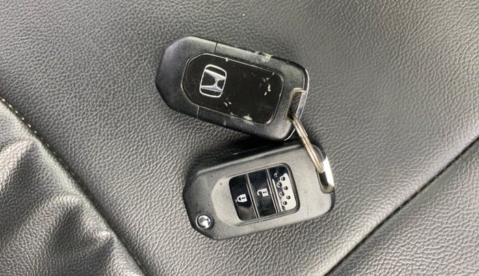 2020 Honda WR-V 1.2L I-VTEC SV MT, Petrol, Manual, 31,351 km, Key Close Up
