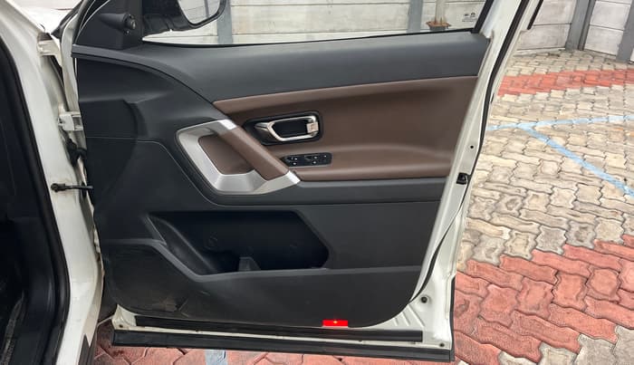 2019 Tata Harrier XZ 2.0L, Diesel, Manual, 80,830 km, Driver Side Door Panels Control