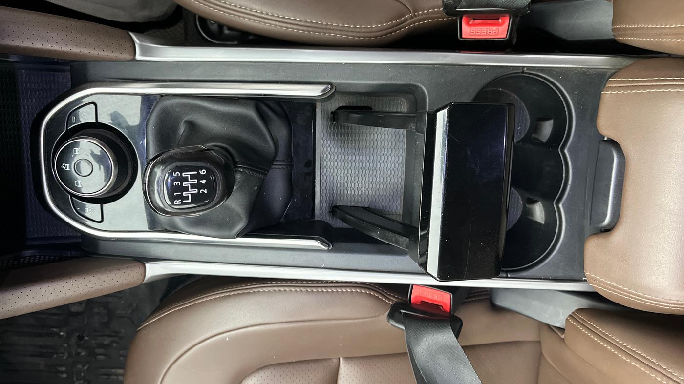 2019 Tata Harrier XZ 2.0L, Diesel, Manual, 80,830 km, Gear Lever