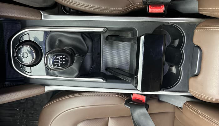 2019 Tata Harrier XZ 2.0L, Diesel, Manual, 80,830 km, Gear Lever