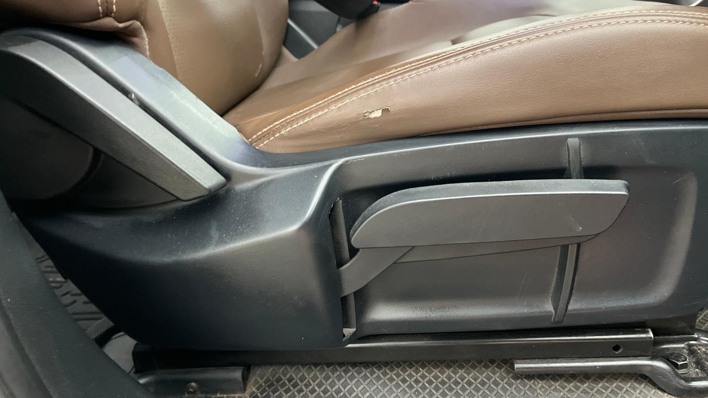 2019 Tata Harrier XZ 2.0L, Diesel, Manual, 80,830 km, Driver Side Adjustment Panel