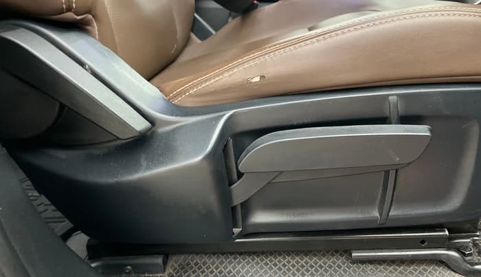 2019 Tata Harrier XZ 2.0L, Diesel, Manual, 80,830 km, Driver Side Adjustment Panel