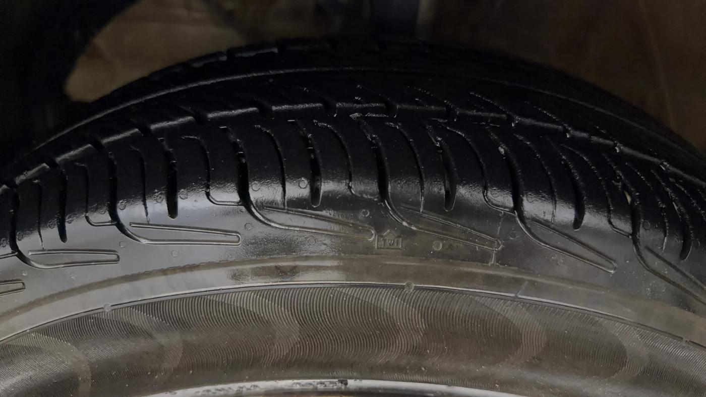 2019 Maruti Swift LXI, Petrol, Manual, 48,870 km, Left Front Tyre Tread