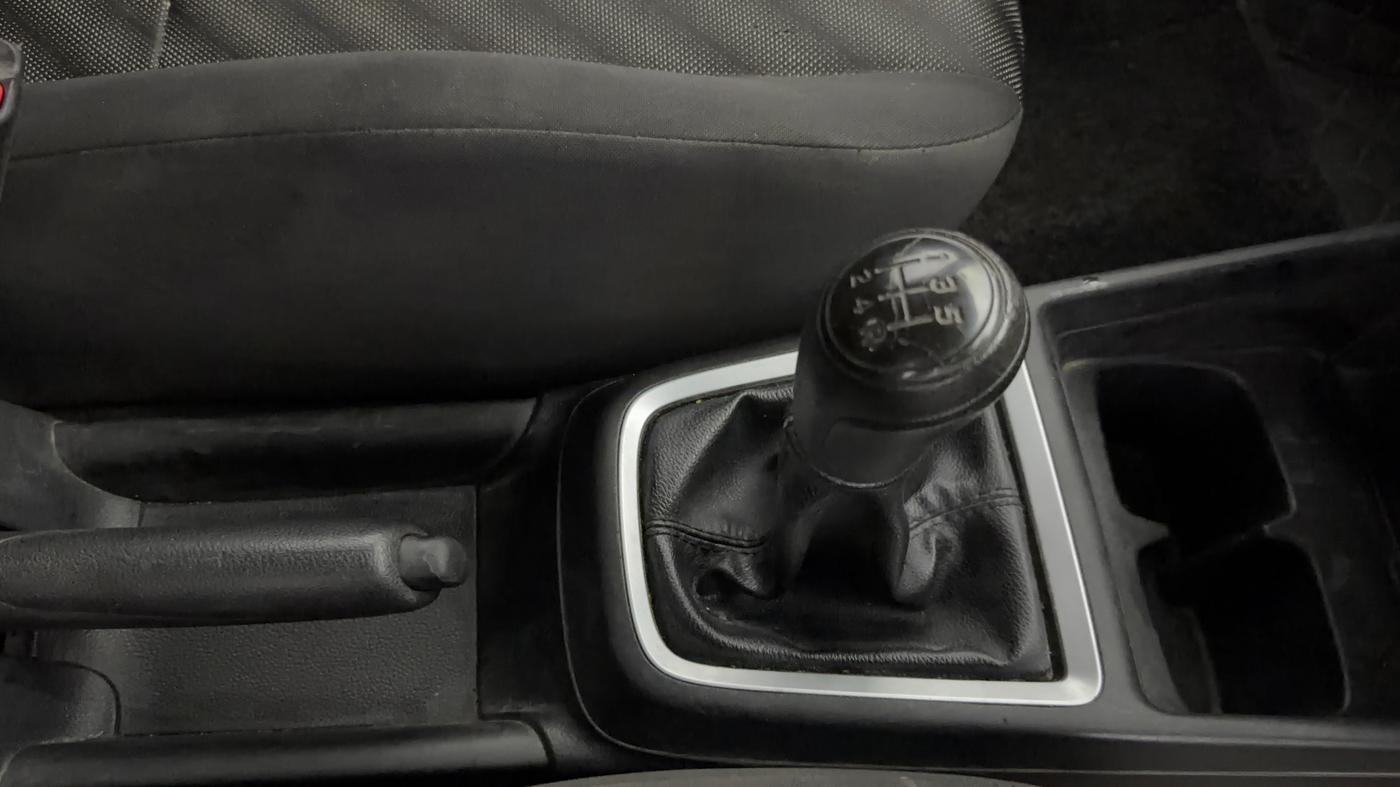2019 Maruti Swift LXI, Petrol, Manual, 48,870 km, Gear Lever