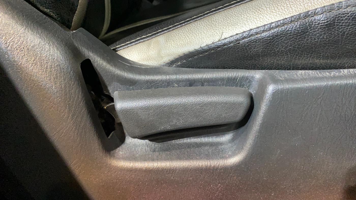 2015 Maruti Alto K10 VXI, Petrol, Manual, 43,008 km, Driver Side Adjustment Panel