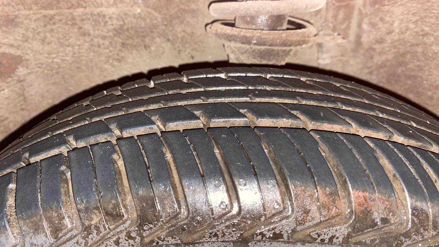 2015 Maruti Alto K10 VXI, Petrol, Manual, 43,008 km, Left Front Tyre Tread