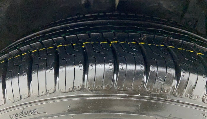 2014 Maruti Ertiga ZDI, Diesel, Manual, 66,575 km, Right Front Tyre Tread