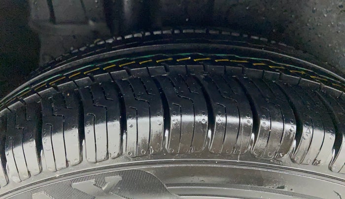 2014 Maruti Ertiga ZDI, Diesel, Manual, 66,575 km, Right Rear Tyre Tread