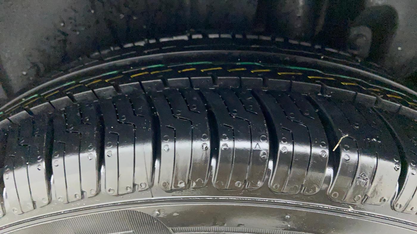2014 Maruti Ertiga ZDI, Diesel, Manual, 66,575 km, Left Rear Tyre Tread