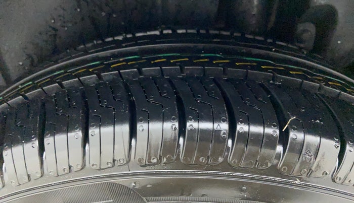 2014 Maruti Ertiga ZDI, Diesel, Manual, 66,575 km, Left Rear Tyre Tread