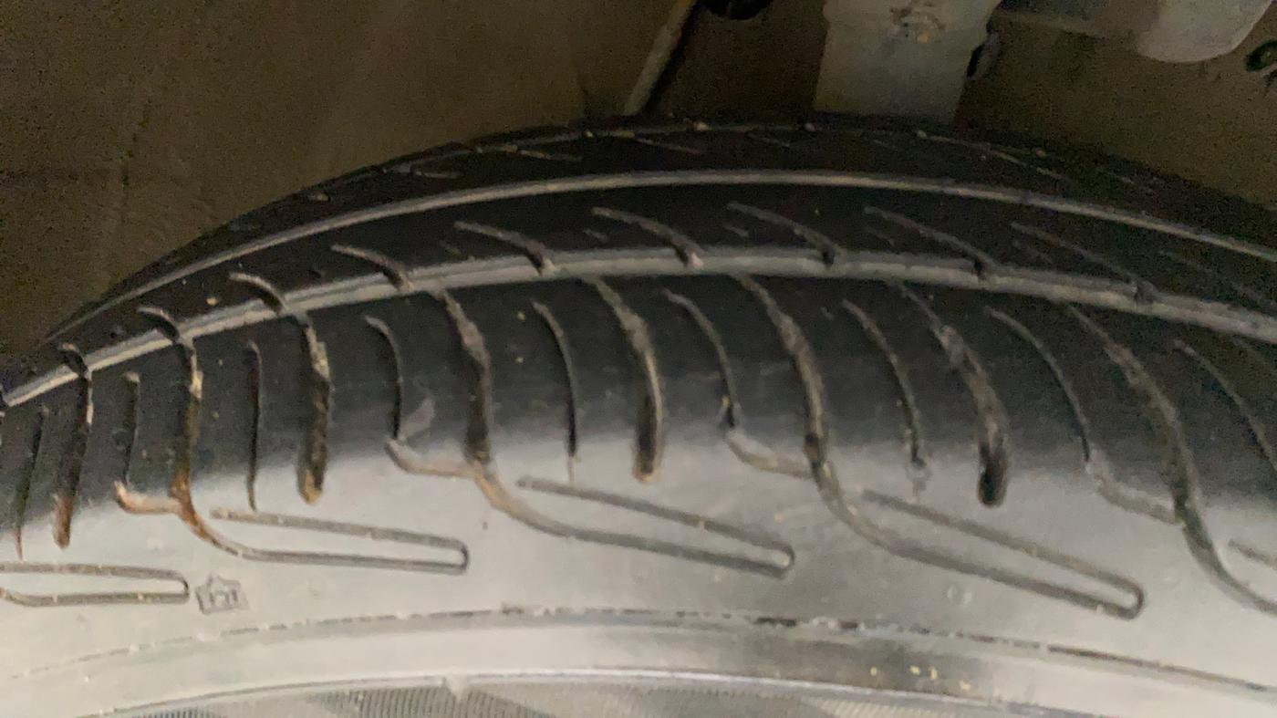 2011 Maruti Ritz VXI, Petrol, Manual, 82,043 km, Right Front Tyre Tread