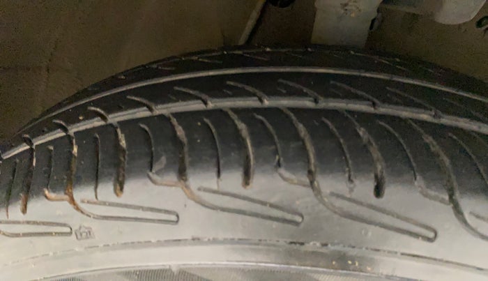 2011 Maruti Ritz VXI, Petrol, Manual, 82,043 km, Right Front Tyre Tread