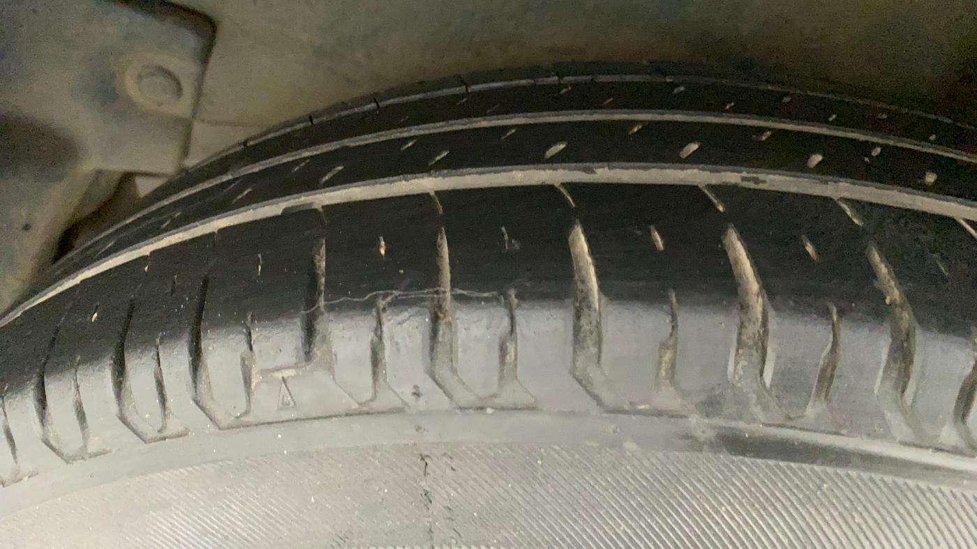 2011 Maruti Ritz VXI, Petrol, Manual, 82,043 km, Left Rear Tyre Tread