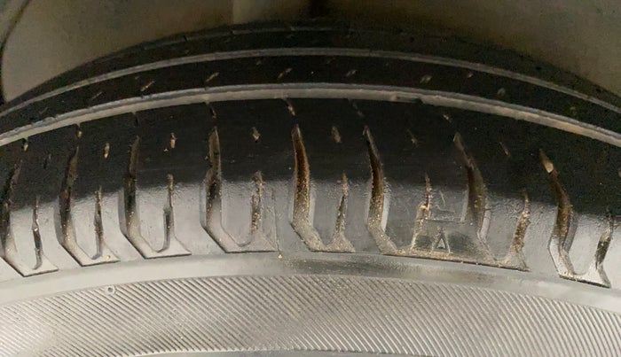 2011 Maruti Ritz VXI, Petrol, Manual, 82,043 km, Right Rear Tyre Tread