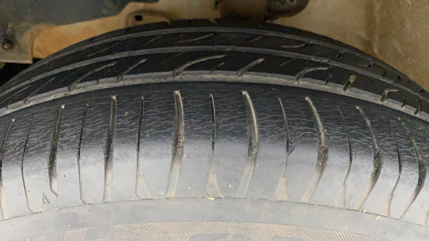 2018 Mahindra KUV 100 NXT K2 P 6 STR, Petrol, Manual, 13,243 km, Left Front Tyre Tread