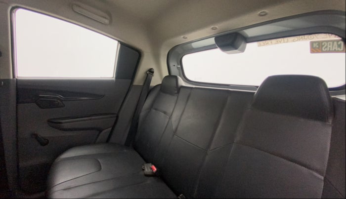 2018 Mahindra KUV 100 NXT K2 P 6 STR, Petrol, Manual, 13,243 km, Right Side Rear Door Cabin