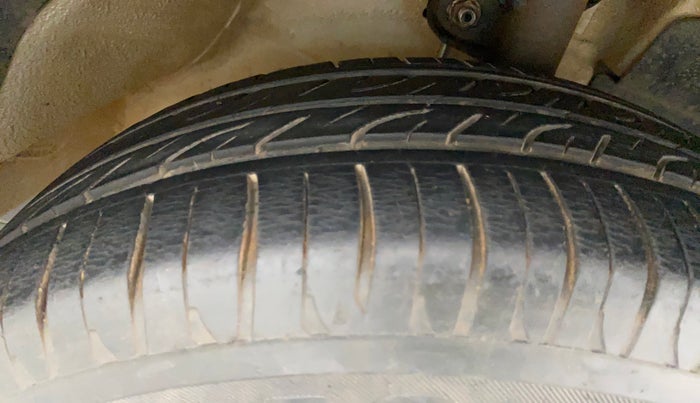 2018 Mahindra KUV 100 NXT K2 P 6 STR, Petrol, Manual, 13,243 km, Right Front Tyre Tread