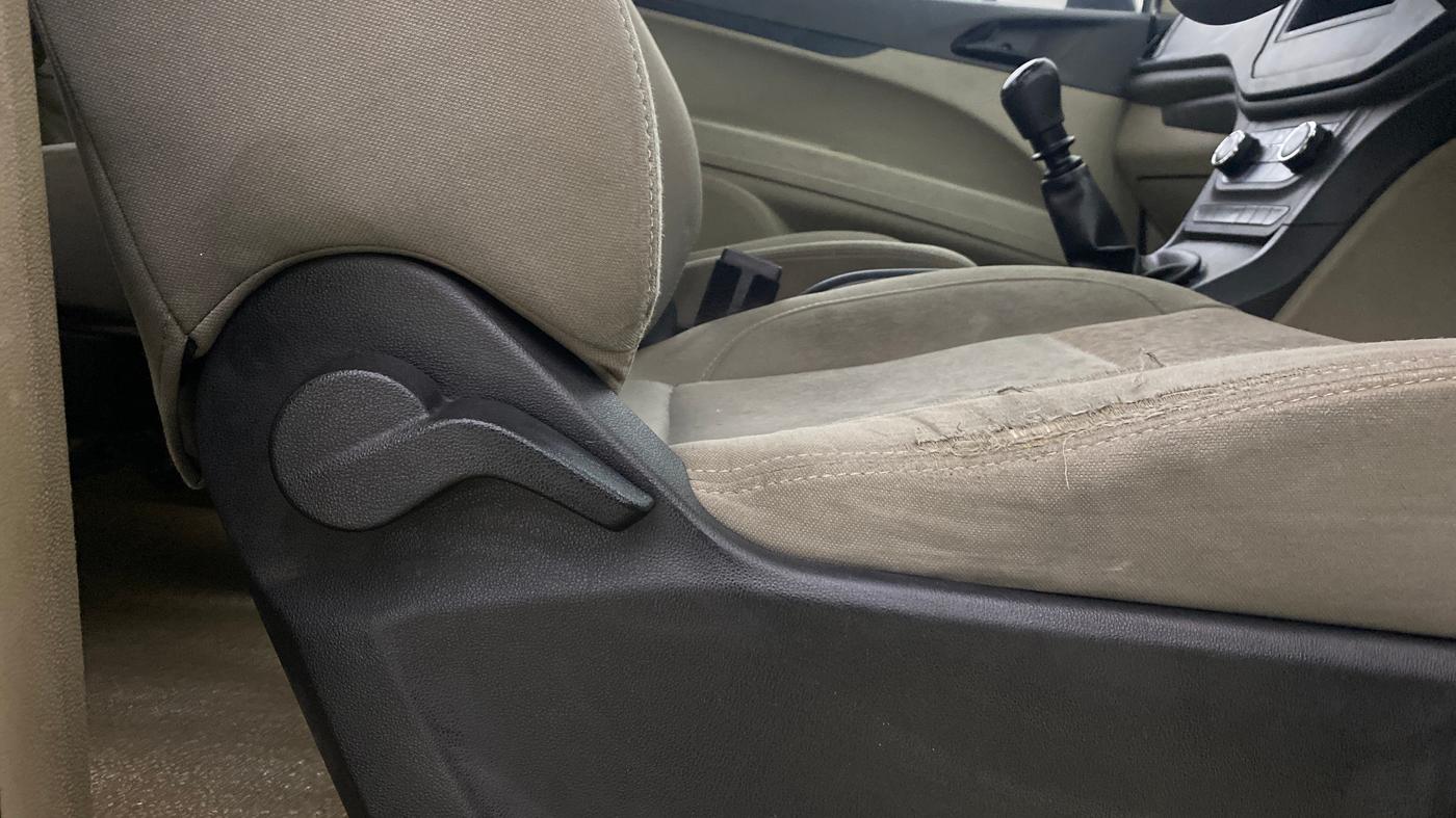 2019 Mahindra MARAZZO M2 7STR, Diesel, Manual, 1,41,255 km, Driver Side Adjustment Panel