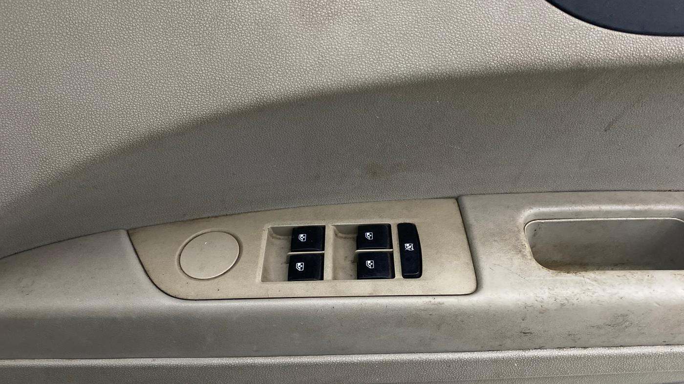 2019 Mahindra MARAZZO M2 7STR, Diesel, Manual, 1,41,255 km, Driver Side Door Panels Control