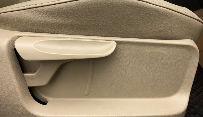 2017 Volkswagen Vento HIGHLINE PLUS TDI MT, Diesel, Manual, 38,676 km, Driver Side Adjustment Panel