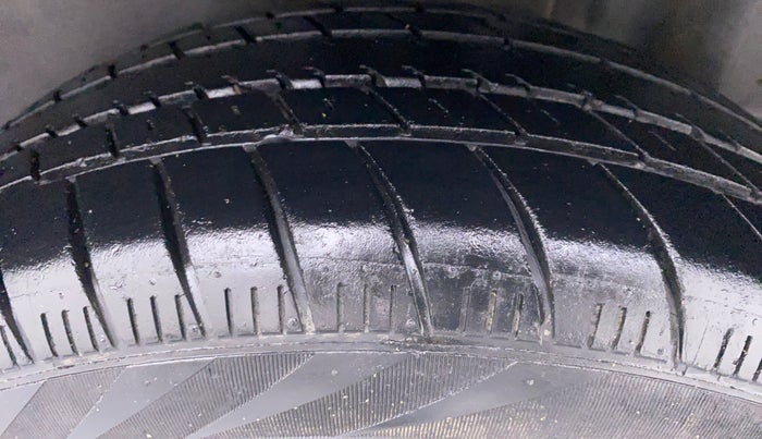 2017 Volkswagen Vento HIGHLINE PLUS TDI MT, Diesel, Manual, 38,676 km, Left Rear Tyre Tread