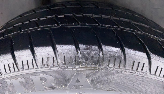 2017 Volkswagen Vento HIGHLINE PLUS TDI MT, Diesel, Manual, 38,676 km, Right Rear Tyre Tread