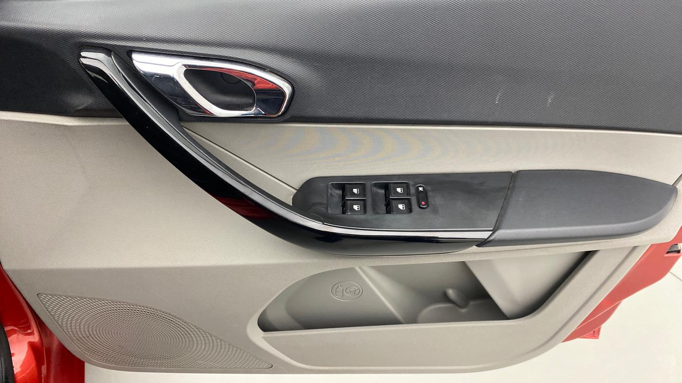 2017 Tata Tiago XZ 1.2 REVOTRON, Petrol, Manual, 24,494 km, Driver Side Door Panels Control