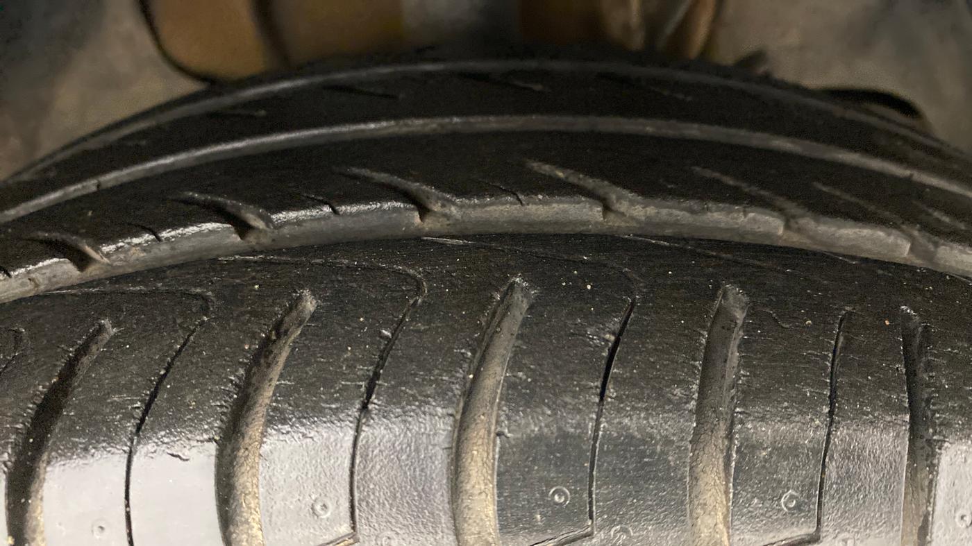 2017 Tata Tiago XZ 1.2 REVOTRON, Petrol, Manual, 24,494 km, Right Front Tyre Tread