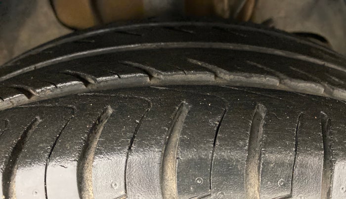 2017 Tata Tiago XZ 1.2 REVOTRON, Petrol, Manual, 24,494 km, Right Front Tyre Tread
