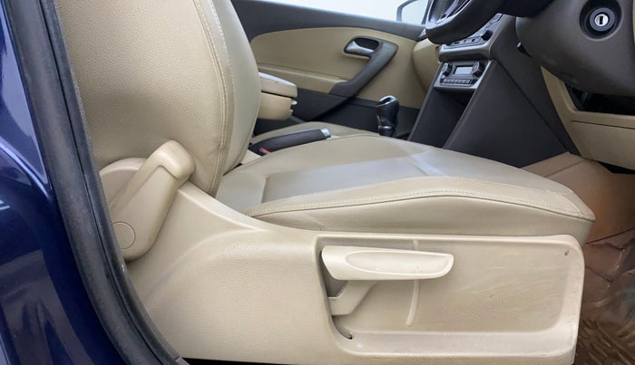 2015 Volkswagen Vento HIGHLINE 1.6 MPI, Petrol, Manual, 57,611 km, Driver Side Adjustment Panel