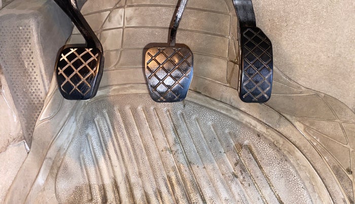 2015 Volkswagen Vento HIGHLINE 1.6 MPI, Petrol, Manual, 57,611 km, Pedals