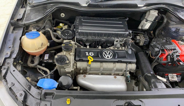 2015 Volkswagen Vento HIGHLINE 1.6 MPI, Petrol, Manual, 57,611 km, Engine View - Right