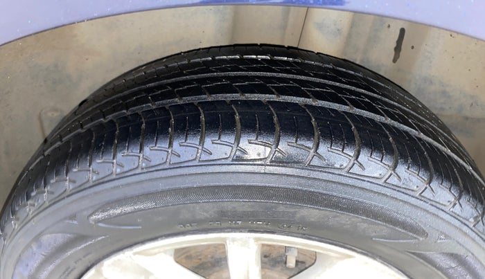 2015 Volkswagen Vento HIGHLINE 1.6 MPI, Petrol, Manual, 57,611 km, Left Rear Tyre Tread