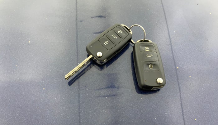 2015 Volkswagen Vento HIGHLINE 1.6 MPI, Petrol, Manual, 57,611 km, Key Close Up