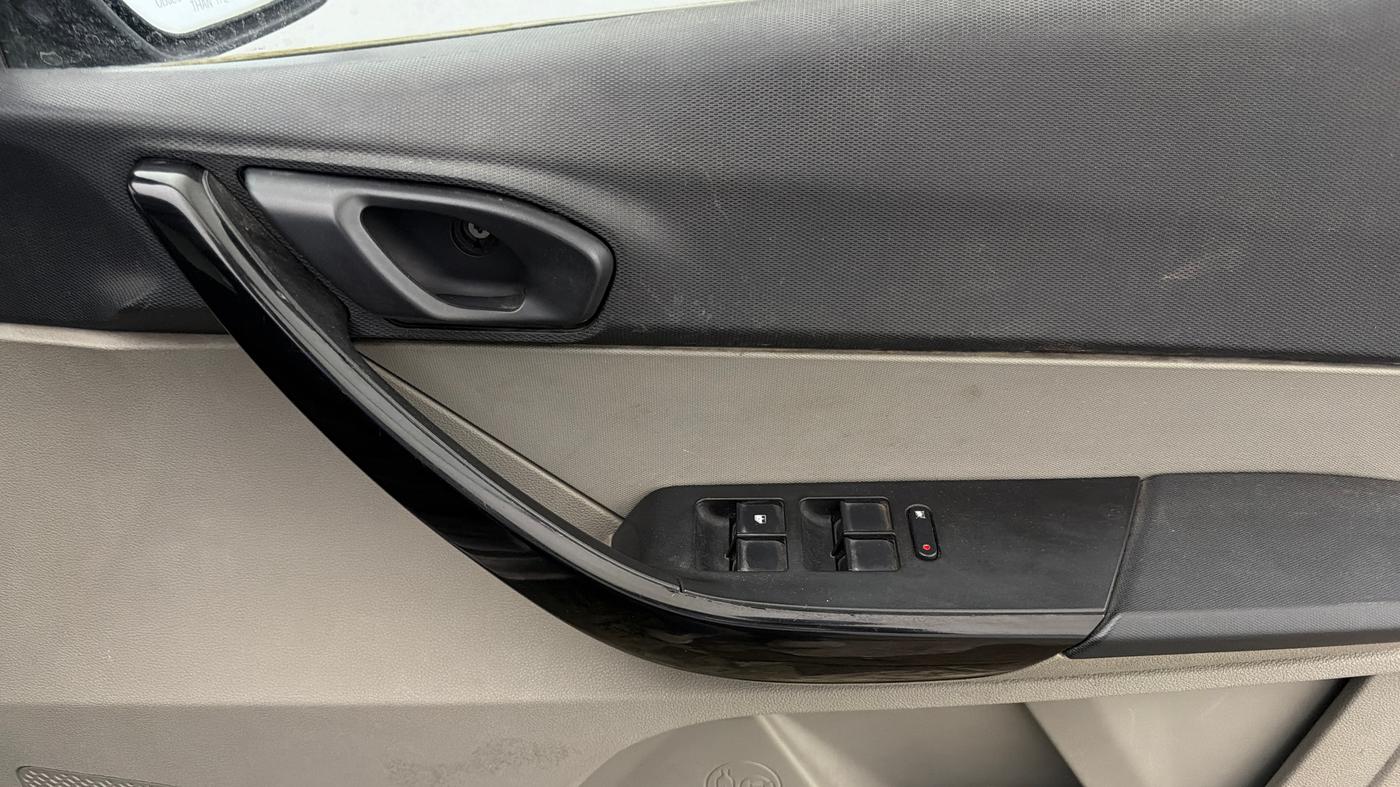2017 Tata Tiago XT PETROL, Petrol, Manual, 54,084 km, Driver Side Door Panels Control