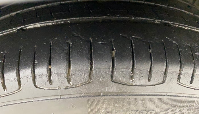 2021 Hyundai GRAND I10 NIOS SPORTZ 1.2 KAPPA VTVT, Petrol, Manual, 87,798 km, Right Front Tyre Tread