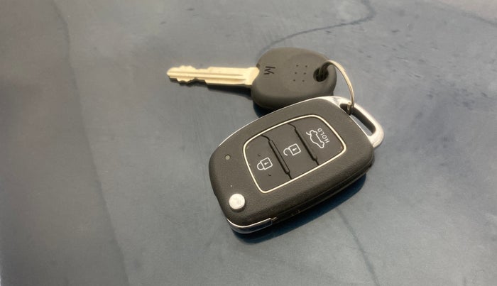 2020 Hyundai GRAND I10 NIOS SPORTZ AMT 1.2 KAPPA VTVT, Petrol, Automatic, 17,294 km, Key Close Up