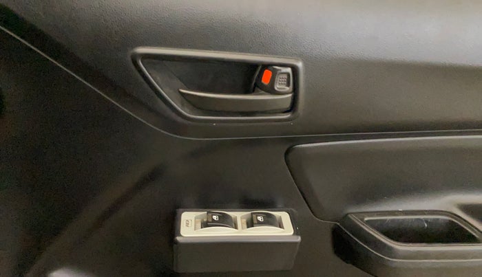 2021 Maruti Swift LXI, Petrol, Manual, 47,873 km, Driver Side Door Panels Control