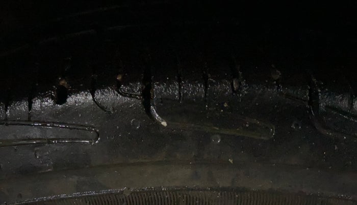 2017 Hyundai Grand i10 SPORTZ 1.2 KAPPA VTVT, CNG, Manual, 1,07,596 km, Right Rear Tyre Tread