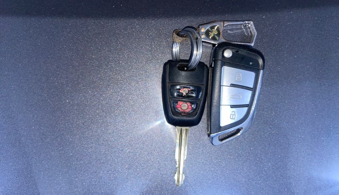 2017 Hyundai Grand i10 SPORTZ 1.2 KAPPA VTVT, CNG, Manual, 1,07,596 km, Key Close Up