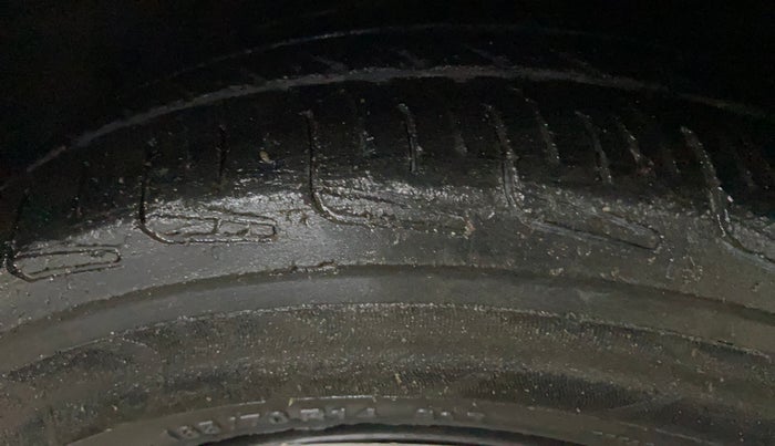 2017 Hyundai Grand i10 SPORTZ 1.2 KAPPA VTVT, CNG, Manual, 1,07,596 km, Left Front Tyre Tread