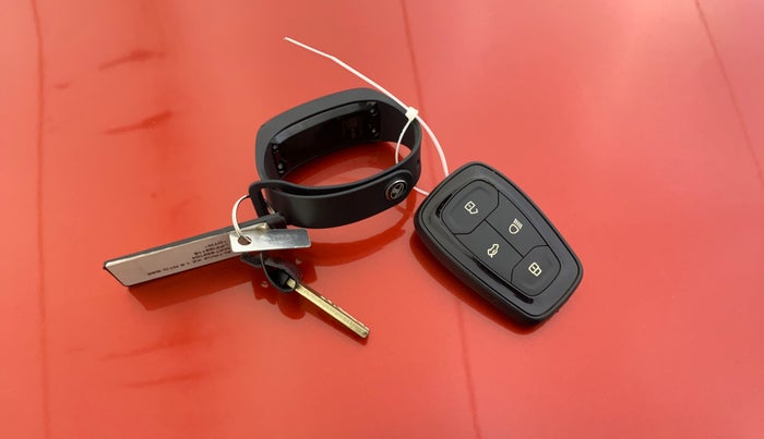 2020 Tata ALTROZ XZ DIESEL, Diesel, Manual, 1,10,054 km, Key Close Up