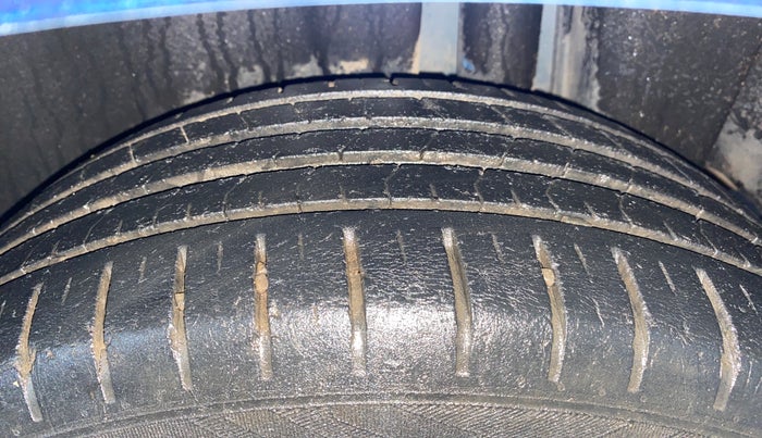 2018 Maruti Ciaz ALPHA 1.4 PETROL, Petrol, Manual, 49,622 km, Left Rear Tyre Tread